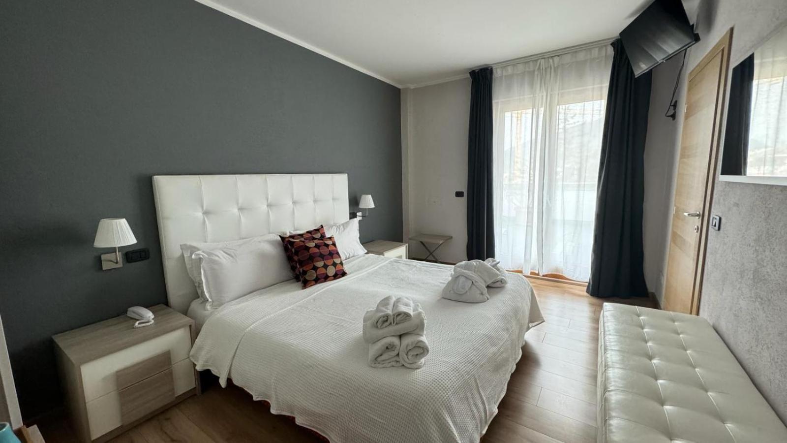 Hotel Oasi Wellness & Spa リーヴァ・デル・ガルダ エクステリア 写真